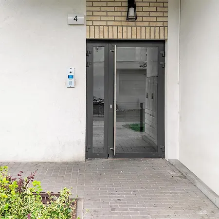 Апартаменты Riverwalk Charming By Bookinghost